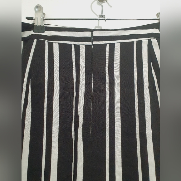 Crossroads size 16 mid-wrap asymmetrical skirt black/white stripes NWT - Picture 4 of 6